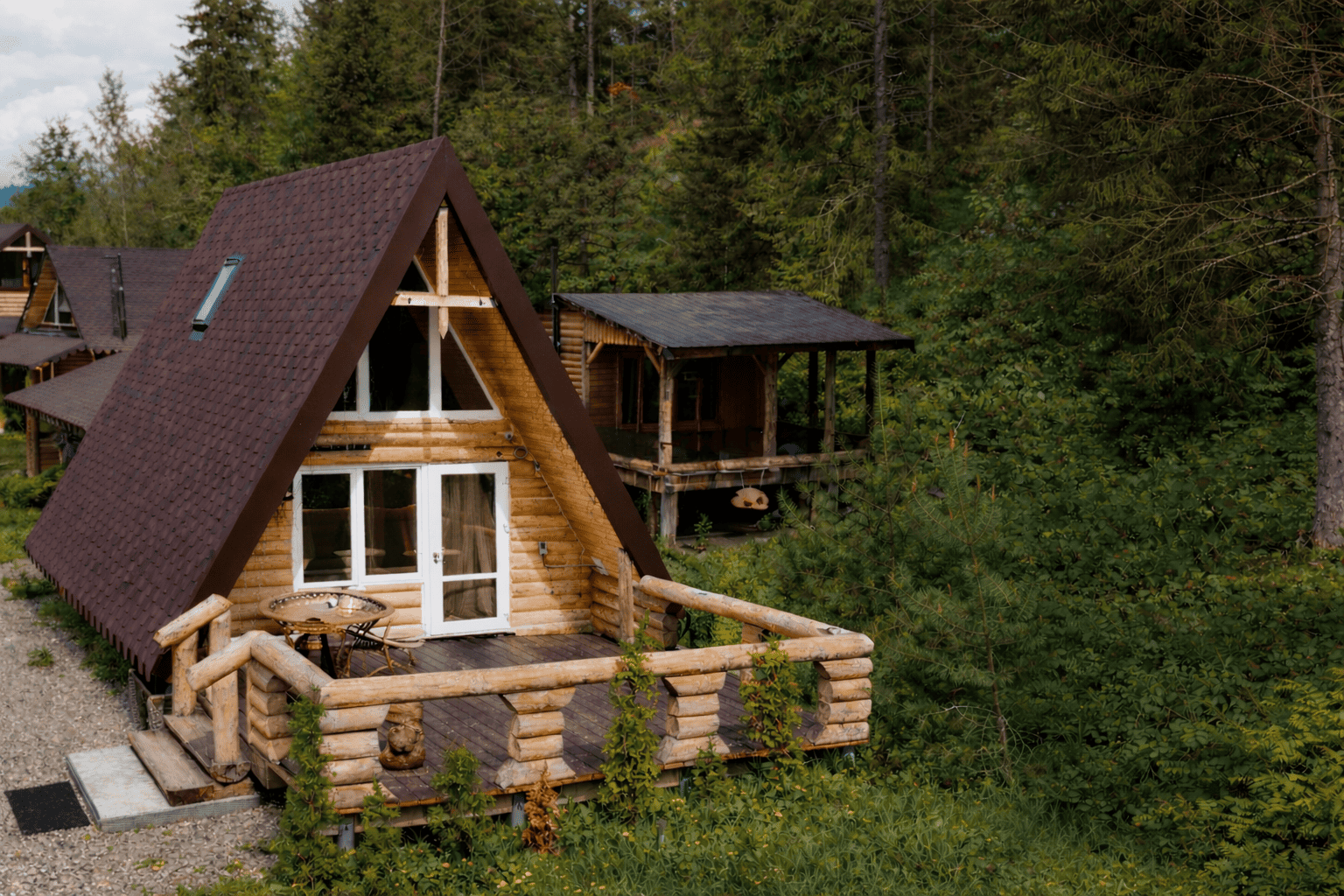 Зовнішній вигляд котеджу Wood Life у Карпатських горах