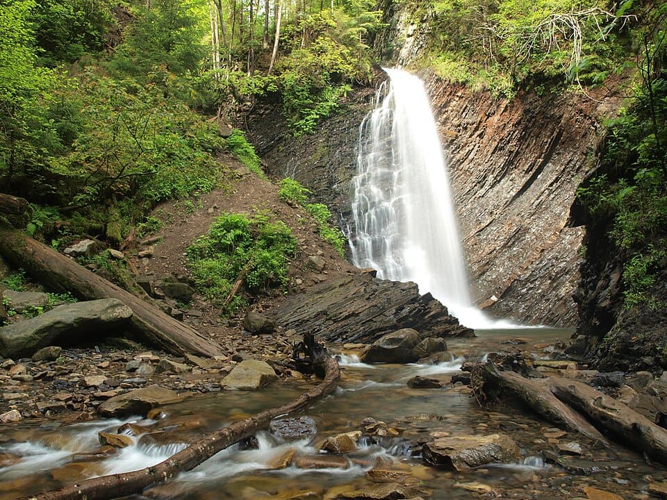 Водоспад Женецький Гук у Карпатах